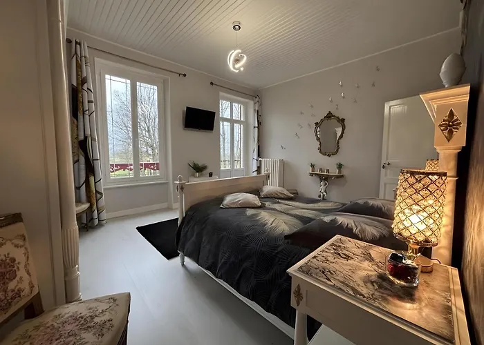 לינה וארוחת בוקר D'hote - Le